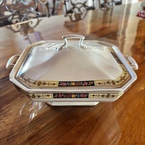 J. & G. Meakin England Marcella Pattern Tureen